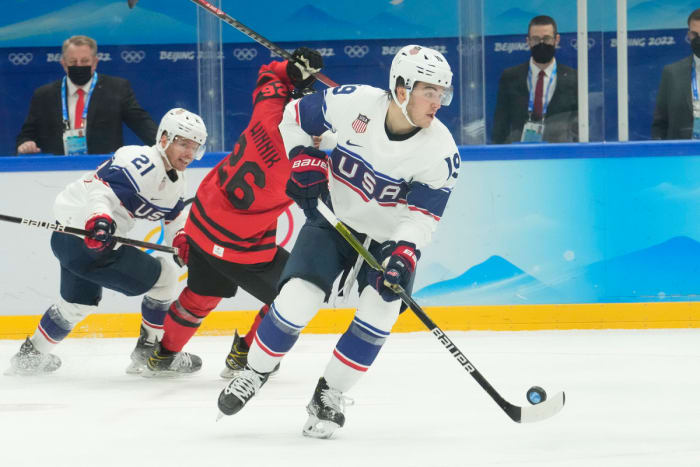 brisson-mens-hockey-action